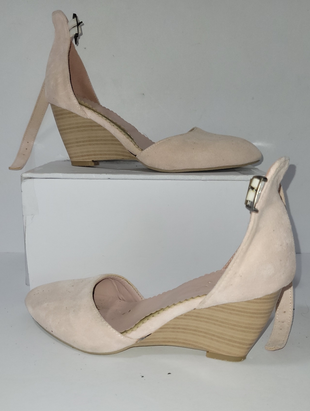 Women's Size 39 Light Pink Pointed-Toe Ankle-Strap Wedge